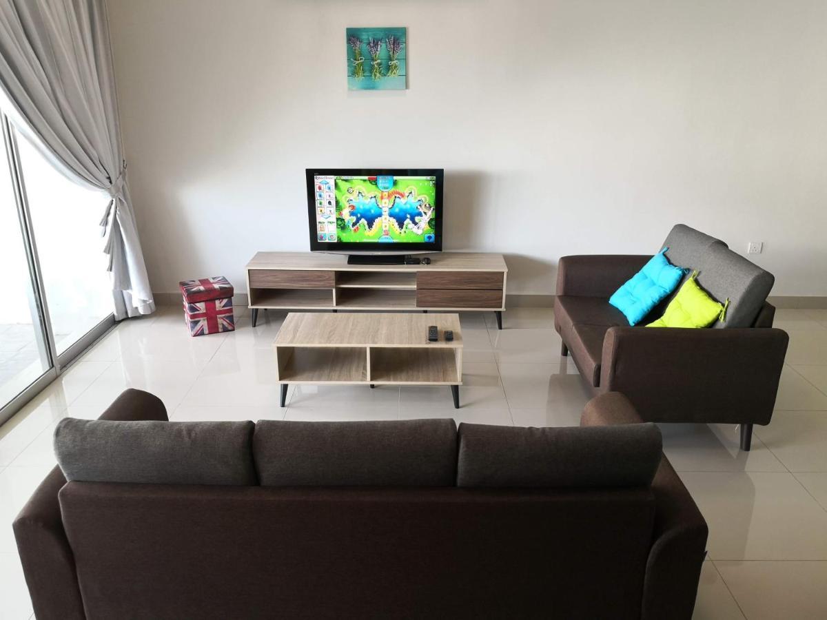 Sparkling Clean Homestay @ Kota Kemuning - Rimbayu Teluk Panglima Garang Exteriör bild