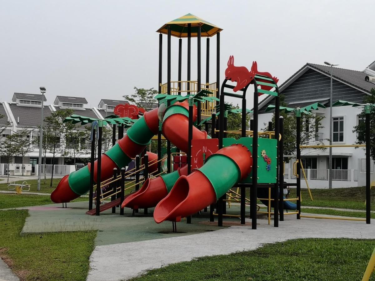 Sparkling Clean Homestay @ Kota Kemuning - Rimbayu Teluk Panglima Garang Exteriör bild