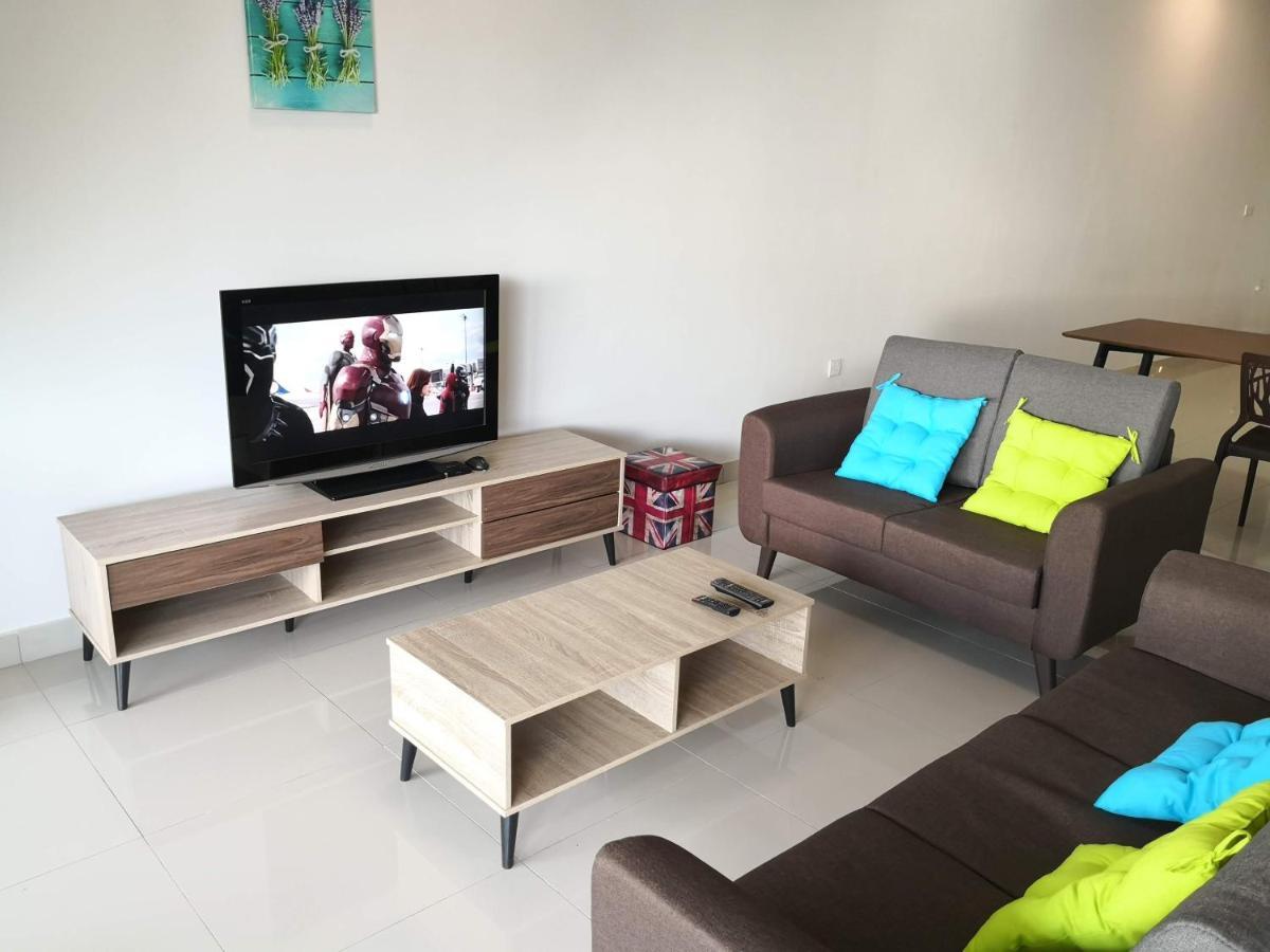 Sparkling Clean Homestay @ Kota Kemuning - Rimbayu Teluk Panglima Garang Exteriör bild