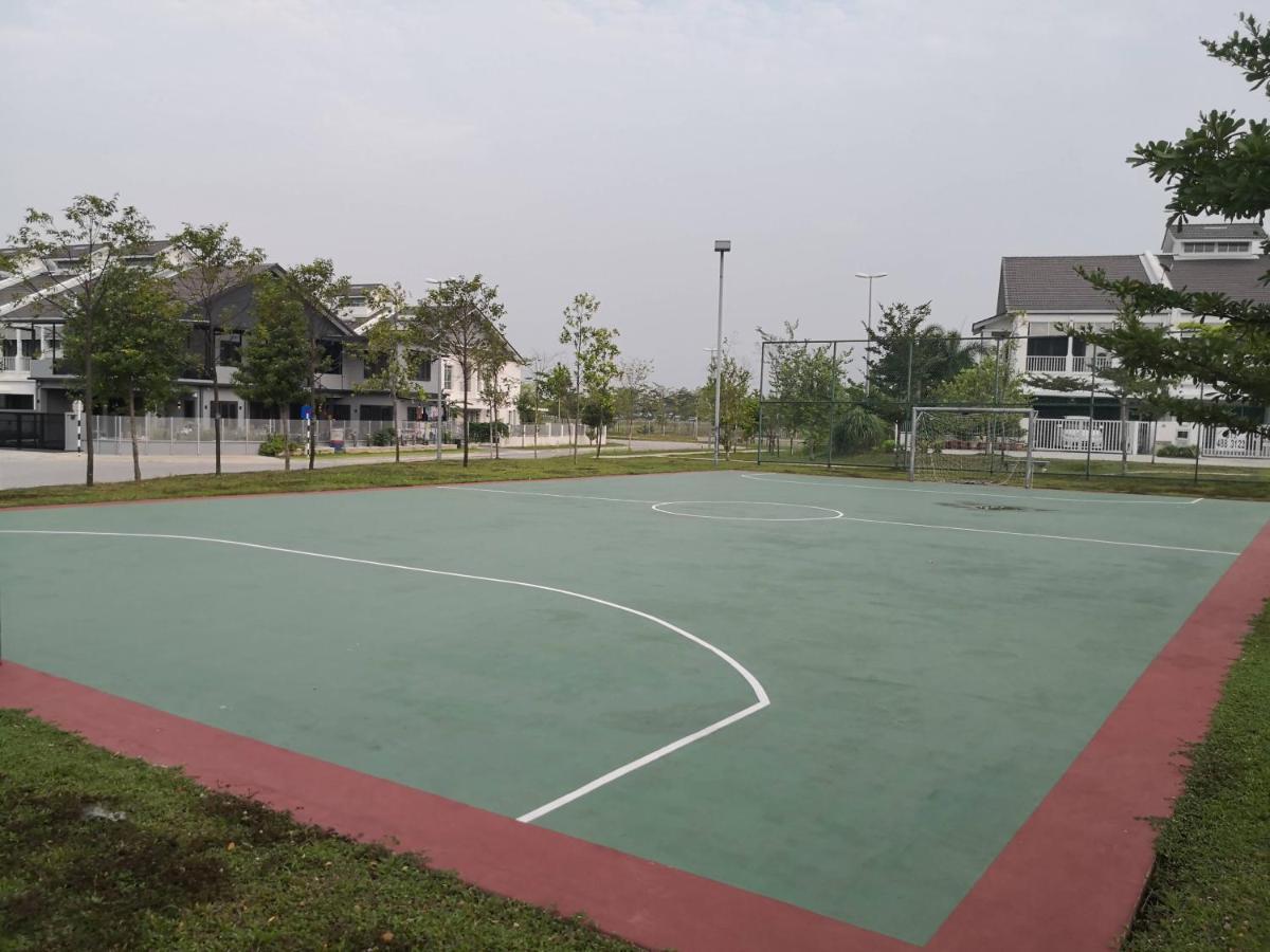 Sparkling Clean Homestay @ Kota Kemuning - Rimbayu Teluk Panglima Garang Exteriör bild