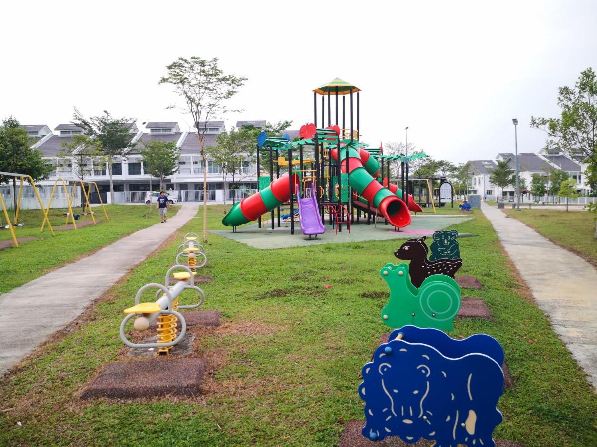 Sparkling Clean Homestay @ Kota Kemuning - Rimbayu Teluk Panglima Garang Exteriör bild