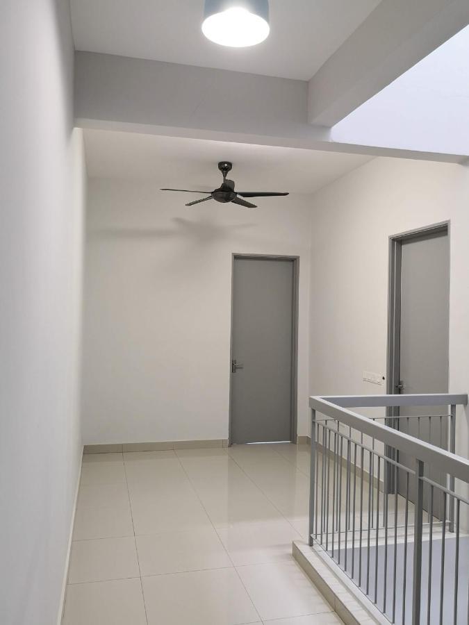 Sparkling Clean Homestay @ Kota Kemuning - Rimbayu Teluk Panglima Garang Exteriör bild