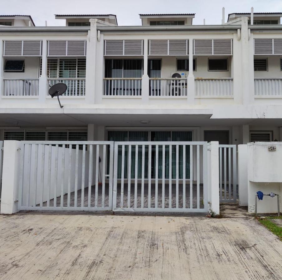 Sparkling Clean Homestay @ Kota Kemuning - Rimbayu Teluk Panglima Garang Exteriör bild